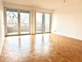 Wohnzimmer mit Balkon - 