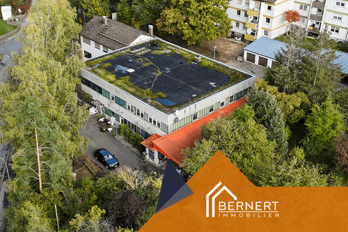 Luftaufnahme. - Gewerbefläche mit 4 Wohneinheiten und Garagen