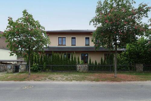 Fassade und Straße - 
