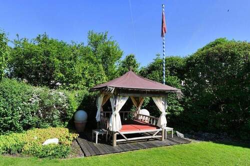 Ehemaliger Freisitz - Bambuspavillion - 