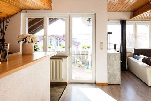 Blick Richtung Balkon - 4 Zimmer Etagenwohnung zum Kaufen in Schopfheim