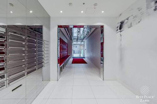 Eingang - 4 Zimmer Etagenwohnung zum Kaufen in Berlin