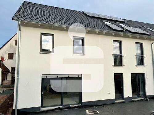 Südansicht - Neubau-REH im Erstbezug in Langensendelbach...Gestalten Sie Ihr Zuhause nach Ihren Wünschen