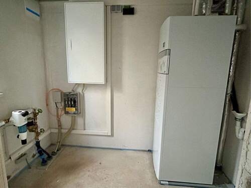 Hausanschlussraum EG - 6 Zimmer Reihenendhaus in Langensendelbach