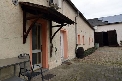 Rückansicht MFH und Zugang Öllager - Mehrfamilienhaus, Wohnhaus mit 409,60 m&sup2; in Doberschütz / Paschwitz zum Kaufen