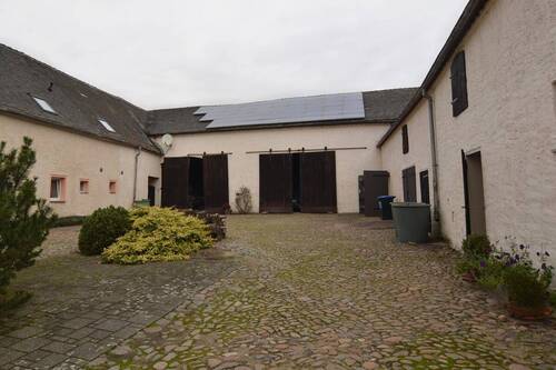 Hof und Scheune - 