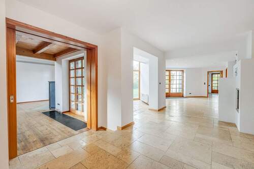 Eingangsbereich - 8 Zimmer Einfamilienhaus zum Kaufen in Seeshaupt