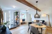 Wohnbereich - +++ STILVOLL WOHNEN NACH KERNSANIERUNG – TRAUMHAFTE 4-ZIMMER-WOHNUNG MIT TERRASSE & GARTEN +++