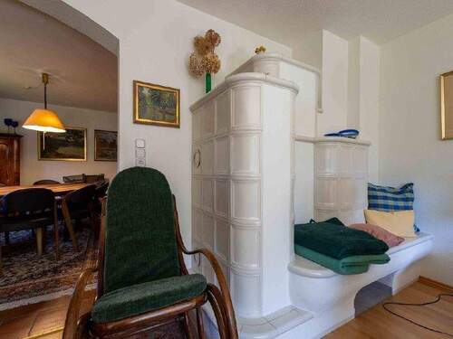 EG Wohnzimmer Kachelofen - 