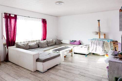 Das helle Wohnzimmer - Idyllisch gelegene 4-Zimmer-ETW mit großem Hobbybereich