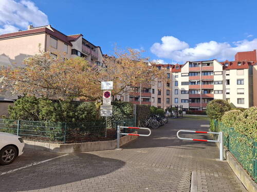 Wohnanlage /Ausblick Balkon - Frankenthal nahe Zentrum - 227.000,00&nbsp;EUR Kaufpreis, ca.&nbsp; 85,20&nbsp;m&sup2;&nbsp;Wohnfl&auml;che