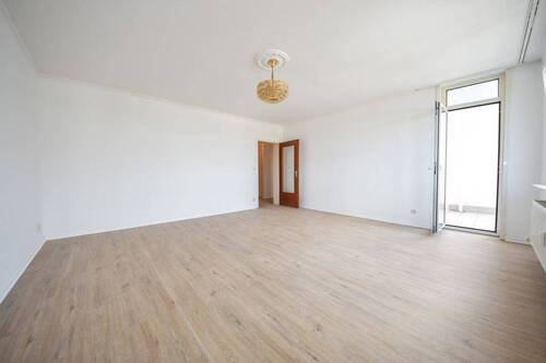 Wohnzimmer - 4 Zimmer Etagenwohnung zum Kaufen in Frankfurt