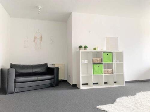 Sitz und Abstellmöglichkeiten im Zimmer - 