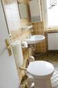 WC- und Waschbereich im Badezimmer - 
