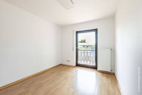 Kinderzimmer mit Balkonzugang - 