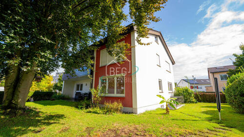 Außenansicht - Zweifamilienhaus mit Gartenparadies und viel Raum zum Leben in den Kreuzäckern