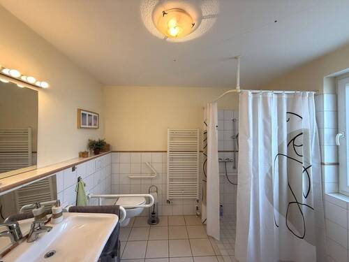 Rollstuhlgerechtes Badezimmer im EG - 