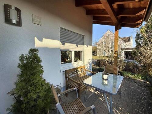 Gemütliche Terrasse mit Direktzugang zur Küche - 