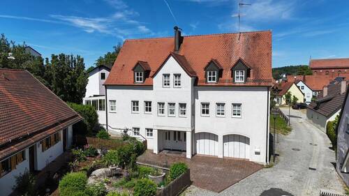 Hausansicht - 6 Zimmer Mehrfamilienhaus, Wohnhaus zum Kaufen in Pfeffenhausen