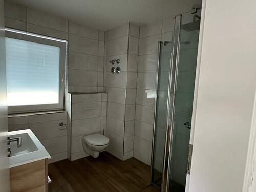 Bad mit Dusche - 
