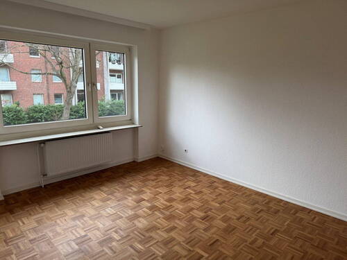 Schlafzimmer/Blick draußen - Etagenwohnung mit 68,00 m&sup2; in Hamburg zum Kaufen