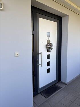 Wohnungseingangstür - 3 Zimmer Etagenwohnung zum Kaufen in Hannover