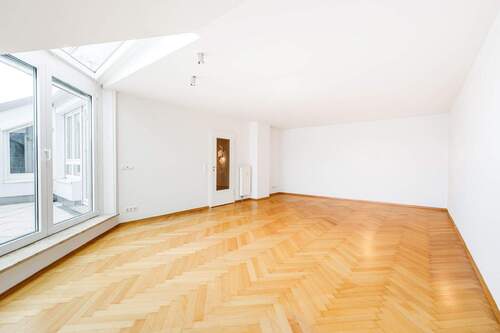 Wohnzimmer - 2 Zimmer Etagenwohnung zum Kaufen in München