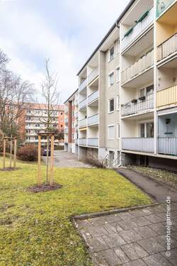 Westseite des Gebäudes - 1 Zimmer Etagenwohnung in München