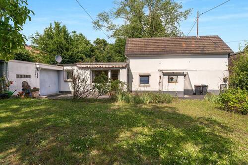 Seitenansicht mit Garage - 5 Zimmer Einfamilienhaus in Köln