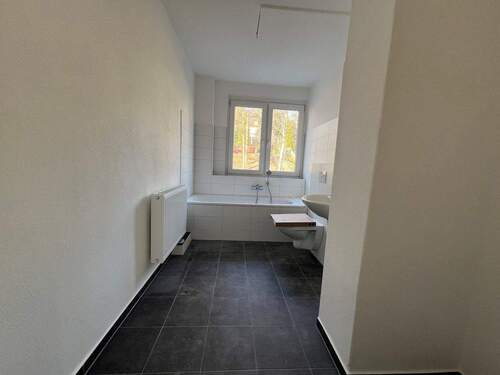 Original Wannenbad mit viel Platz - 4 Zimmer Etagenwohnung in Chemnitz