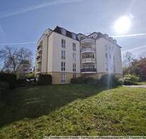 vermietete 2-Zimmer-Dachgeschosswohnung (barrierearm) mit Einbauküche, Balkon, Spitzbodenkammer (Nr. 1.4) und Tiefgaragenstellplatz in 01157 Dresden