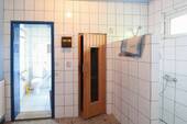 Gäste-WC mit Sauna und Dusche - 