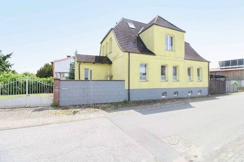 Ansicht Straße - 5 Zimmer Einfamilienhaus zum Kaufen in Neustadt-Glewe