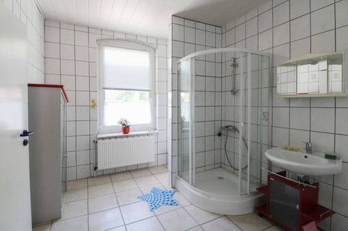Erstes Badezimmer EG - 