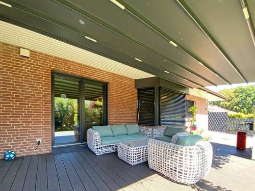 Terrasse mit Beleuchtung überdacht (Ausstattungsbeispiel) - Einfamilienhaus mit 167,00 m² in Hamburg / Volksdorf zum Kaufen