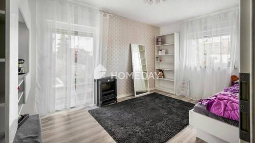 1. OG Schlafzimmer 1 - 