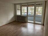 Zugang zum Balkon mit kompletter Fensterfront - Großzügige 3-Zimmer-Wohnung in guter Lage Mannheims