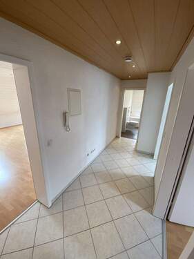 Bild 2 - 3 Zimmer Etagenwohnung zur Miete in Bretzenheim