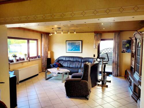 Wohnzimmer OG_Zugang Balkon - 