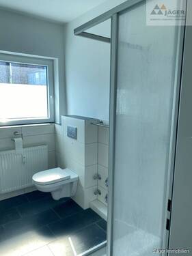Bad mit Dusche - Etagenwohnung mit 65,00 m&sup2; in Oldenburg zur Miete