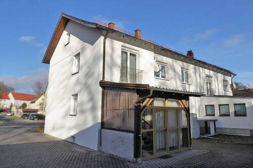 Außenansicht - 8 Zimmer Doppelhaushälfte zum Kaufen in Weidenberg