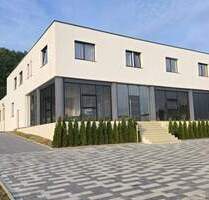 Moderne Gewerbeimmobilie mit Hallen-und Büroflächen in Winzer-Neßlbach