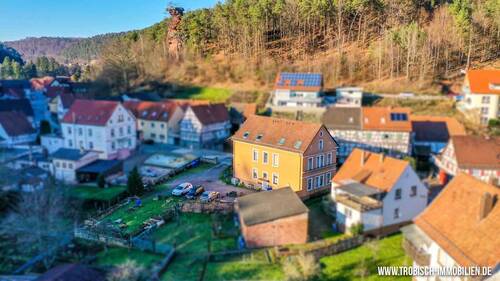 Luftbildaufnahme - Mehrfamilienhaus, Wohnhaus mit 330,00 m² in Hinterweidenthal zum Kaufen