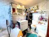Badezimmer mit Dusche - 