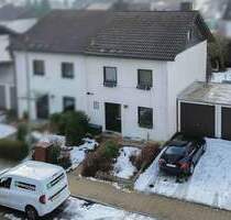 Vermietete Doppelhaushälfte mit 2 Garagenstellplätzen in zentraler Lage von Feldkirchen-Westerham!