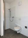 Bad mit Dusche - 