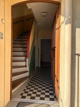 Hauseingang - 1 Zimmer Einfamilienhaus zum Kaufen in Nürnberg