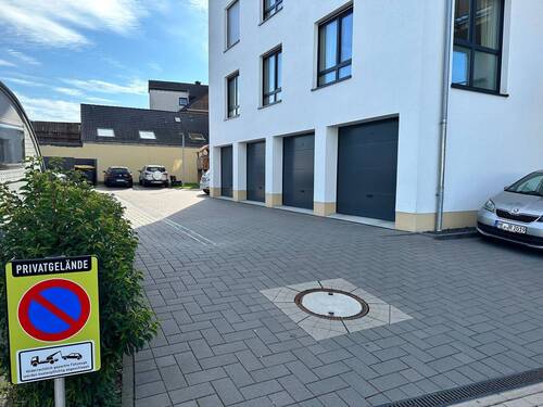 Blick zur Garage - 