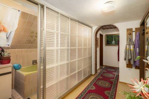 Durchgang zum Badezimmer - 