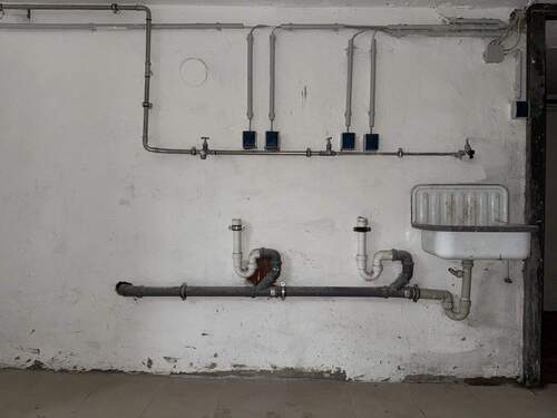 Keller / Waschraum 2 Waschmaschinen Anschlüsse - 